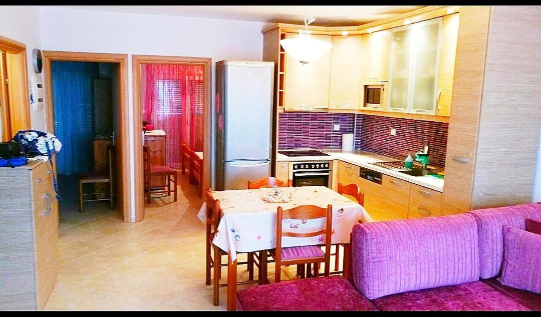 Emerald Apartment With Sea View كريوبيجي المظهر الخارجي الصورة